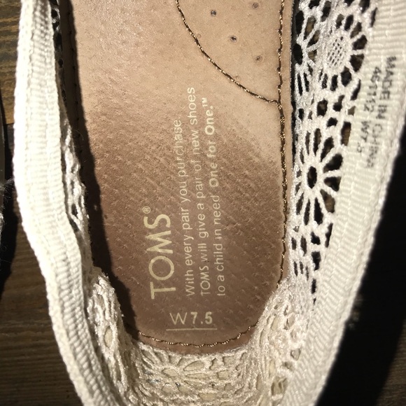 Women’s Toms - Picture 4 of 5